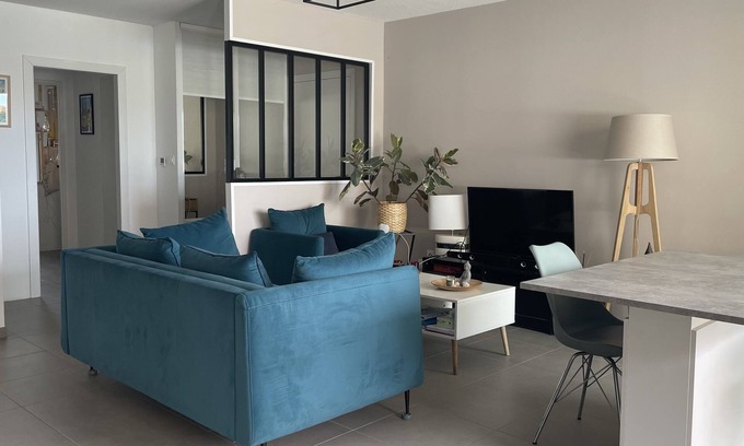 Gambetta Apartment | Cozy Apartment with Terrace in Heart of the City