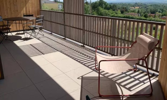 Dardilly Apartment | Appartement Avec Terrasse, vue Dégagée
