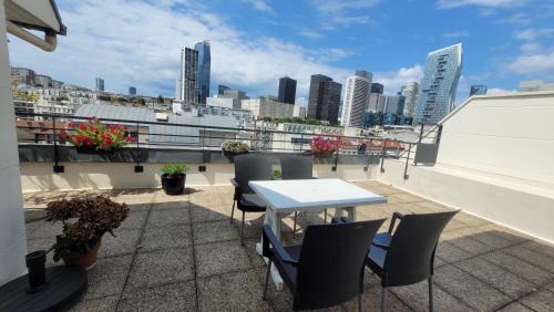 Puteaux Apartment | Inviting Appartement avec Terrasse in Puteaux 92 - Rated 8.7