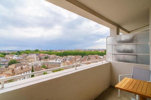Saint - Aubin - Dupuy Apartment | Scenic Apartment in the Heart of the City