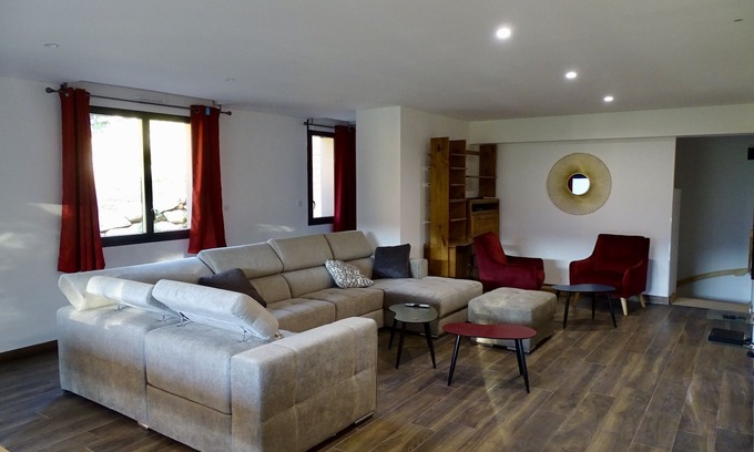 Ax-les-Thermes Apartment | Spacious Appartement Ax Trois Domaines for 14 Guests