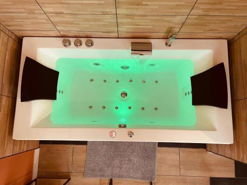 Centre Ville Rive Gauche Apartment | Exceptional Appartement Balneo The Notebook with Hot Tub
