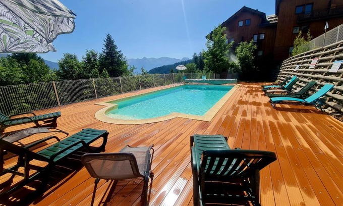 Puy-Saint-Vincent Apartment | Cozy Appartement Puy Saint Vincent for 4 with Pool Access