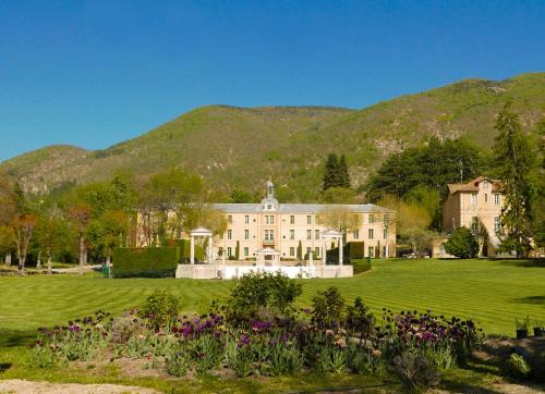 Montbrun-les-Bains Apartment | Tranquil Appartement Bellevue du Ventoux with Oceanfront Spa