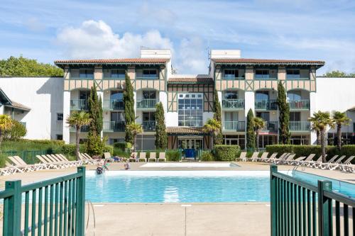 Moliets-et-Maa Apartment | Relaxing Retreat at Appartement Bisbau with Private Pool