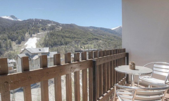 Saint-Chaffrey Apartment | Cozy 6-Person Apartment with Balconies near Serre-Chevalier