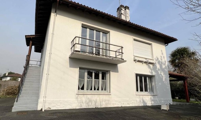 Cambo-les-Bains Apartment | Guest Rated 10/10: Appartement Cambo-les-Bains Awaits
