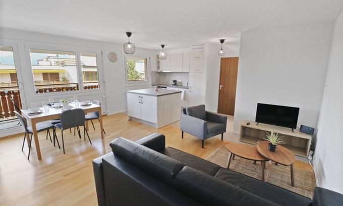 Noes Apartment | Central Comfort: 10/10 Rated Family-Friendly Apartment