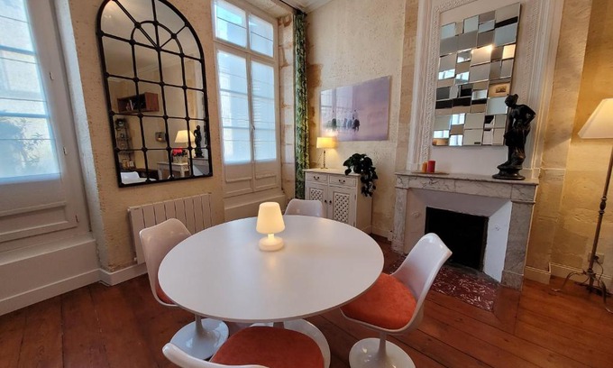 Bordeaux City Centre Apartment | Central Bordeaux Apartment with Breakfast & Top Guest Rating