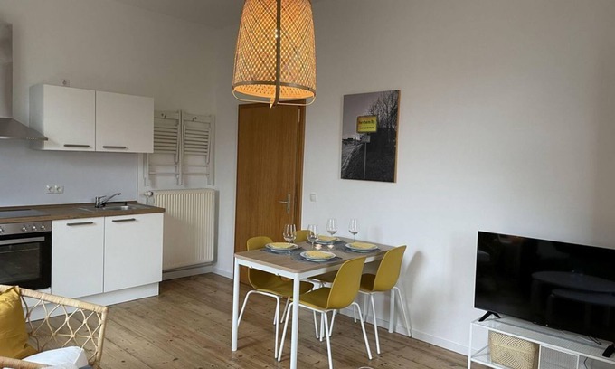 Herxheim am Berg Apartment | Chardonnay Apartment - Family-Friendly Getaway with Ocean Views
