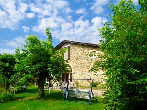 Blaignac Apartment | Relaxing Apartment in Messaut with Pool Access