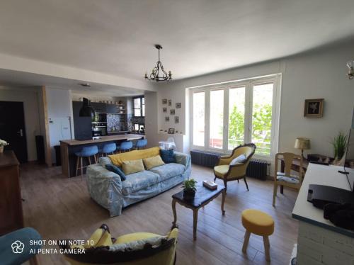 Sisteron Apartment | Inviting Appartement with Child-Friendly Amenities, Rated 9.8