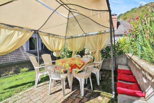 Juncalas Apartment | Delightful Juncalas Apartment with Mountain Views & Amenities