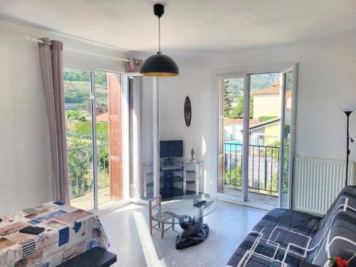 Ria-Sirach Apartment | Cozy 2-Bedroom Apartment with Garden and Free WiFi