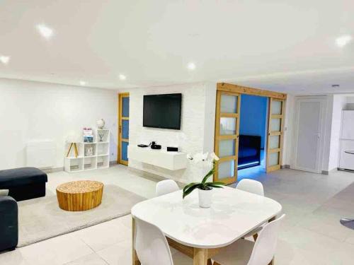 Excenevex Apartment | Stunning Lakeview One-Bedroom Apartment in Excenevex
