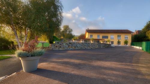 Montferrat Apartment | Discover Domaine Chloé du Lac: Pet-Friendly Retreat