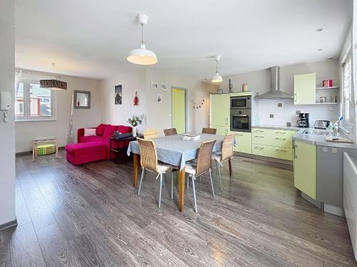 Saint-Pair-sur-Mer Apartment | Spacious 3-Room Appartement in Saint-Pair-sur-Mer