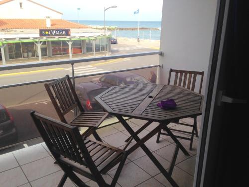Sainte-Marie-la-Mer Apartment | Cozy Apartment with Sea View in Sainte Marie, Rated 9/10