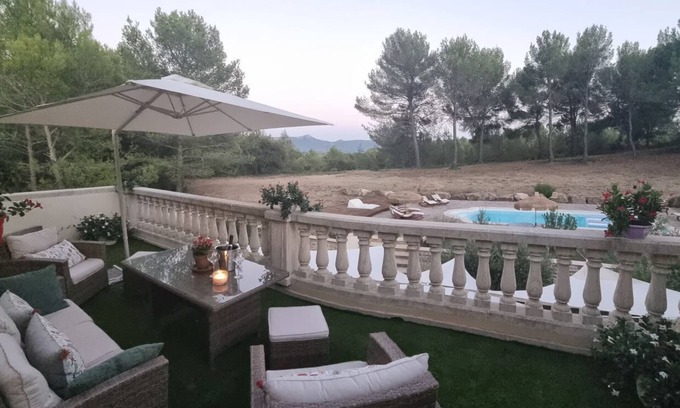 Rousset Apartment | Cozy Apartment Near Aix en Provence with Pool & Breakfast