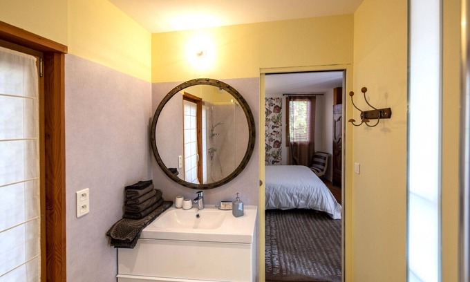 Polignac Apartment | Experience Comfort at Appartement Comme un Poisson Dans L'eau