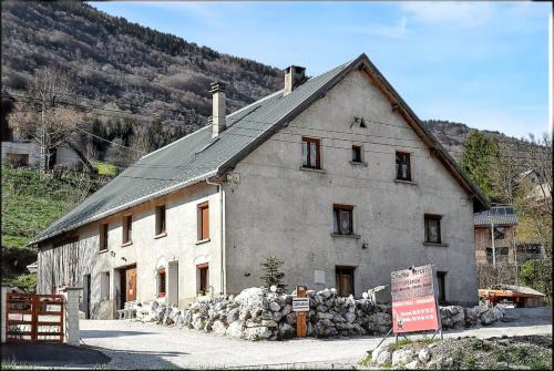 Les Lolettes Apartment | Cozy Apartment with Mountain Views in Lans en Vercors