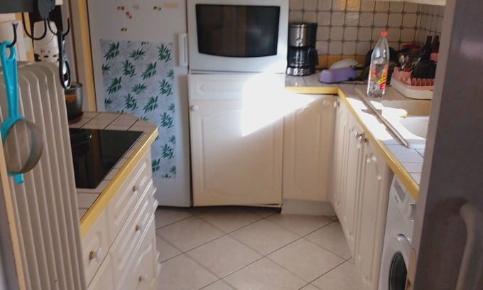 Secteur 6 Bed & Breakfast | Inviting Appartement Confortable for Your Family Getaway