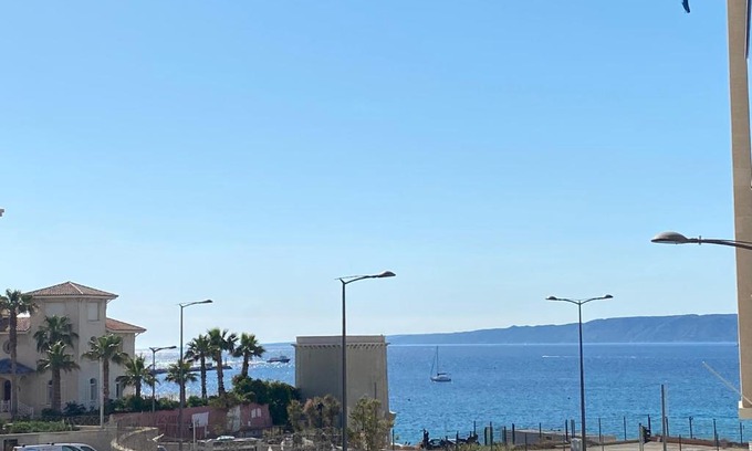 Le Pharo Apartment | Comfortable Apartment Steps from Catalane and Pharo Beach
