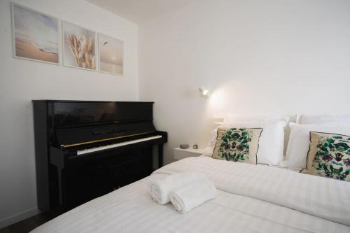 Montreuil Apartment | City View 3-Bedroom Apartment with Terraced Wifi in Montreuil