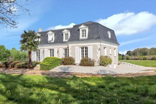 Mont-pres-Chambord Apartment | Charming 2-Bedroom Apartment with Garden & WiFi near Chambord