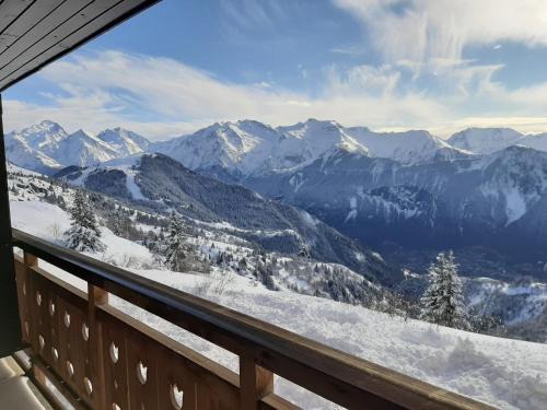 Eclose-Ouest Apartment | Cozy Apartment in L'Alpe d'Huez with Mountain Views