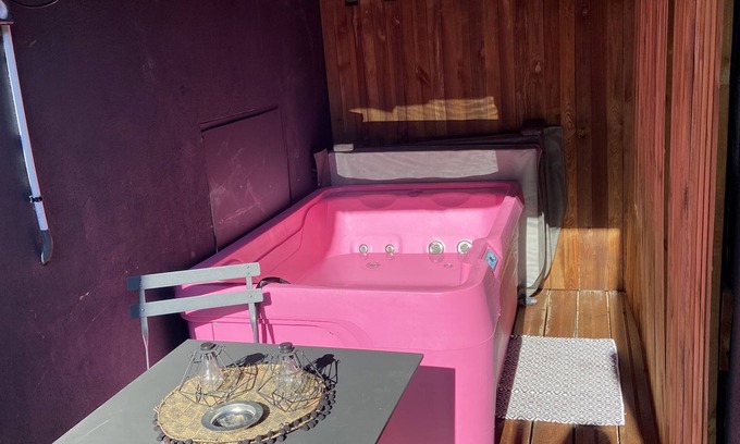 Bellamy-Barbin Apartment | Cozy Apartment in Nantes with Private Jacuzzi and Terrace