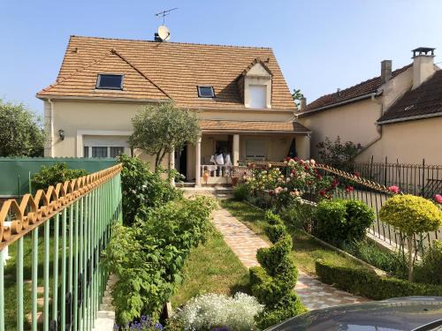 Sannois Apartment | Cozy 110 m² Apartment in Sannois with Private Garden