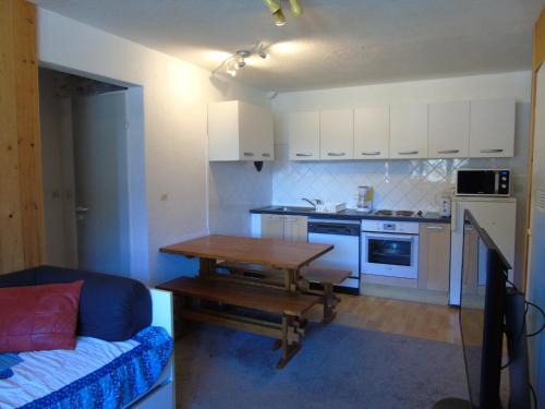 Valfrejus Apartment | Cozy 3-Room Apartment for 6 Near Ski Lifts & Shops