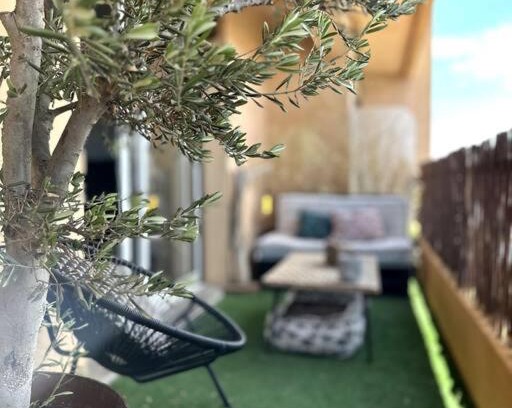 La Lunette Apartment | Cozy Calao Apartment: Pet-Friendly with Free Parking