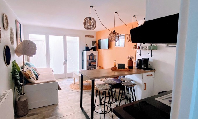 Arzon Apartment | Cozy Oceanfront Apartment Chez Kerkarin with Stunning Views