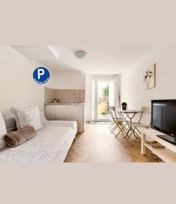 Mons-en-Baroeul Apartment | Cozy Apartment with Terrace and Breakfast Included