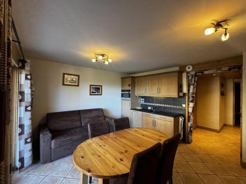 Les Carroz-d'Araches Apartment | Cozy Apartment for 6 with Garage, Terrace & WiFi in Village