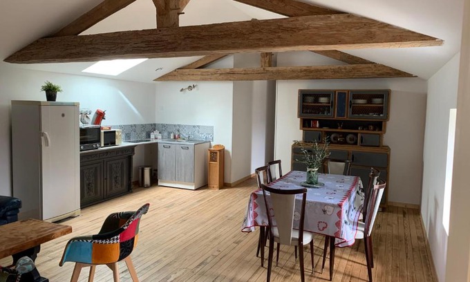 Oiron Apartment | Cozy Retreat: Appartement Cosy La Maison de Jean Awaits