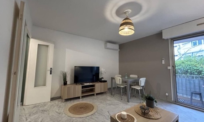 Boutonnet Apartment | Cozy Appartement in Montpellier with Oceanfront Views