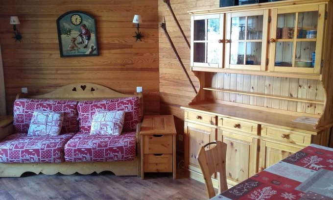 Vars Apartment | Guest Rated 10/10: Appartement Cosy by the Slopes