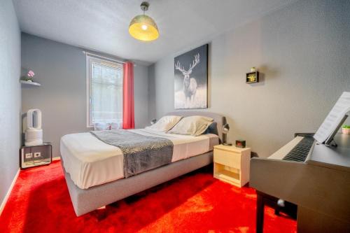 Marans Apartment | Relaxing T2 Apartment with Pool and Green Park