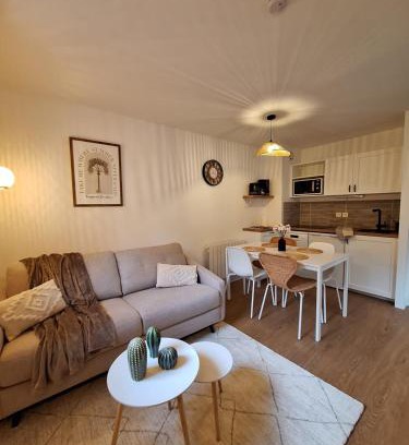 Maubuisson Apartment | Cozy Oceanfront Apartment with Pool and Top Guest Rating