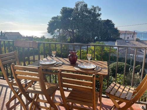 Le Pradet Apartment | Oceanfront Appartement with Stunning Views Just Steps from Beach