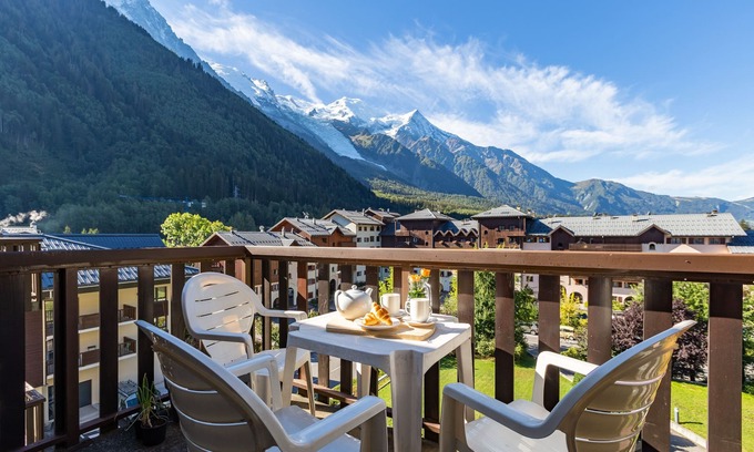 Chamonix City Centre Apartment | Appartement Courmayeur C44, Chamonix, France