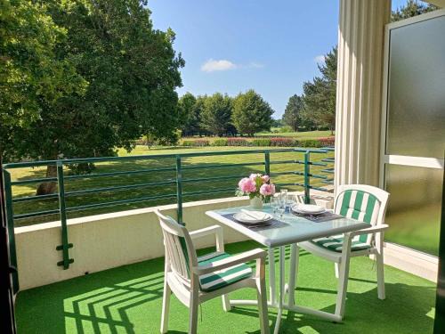 Saint-Andre-des-Eaux Apartment | Elegant Apartment at La Baule Golf with Pool & Family Perks