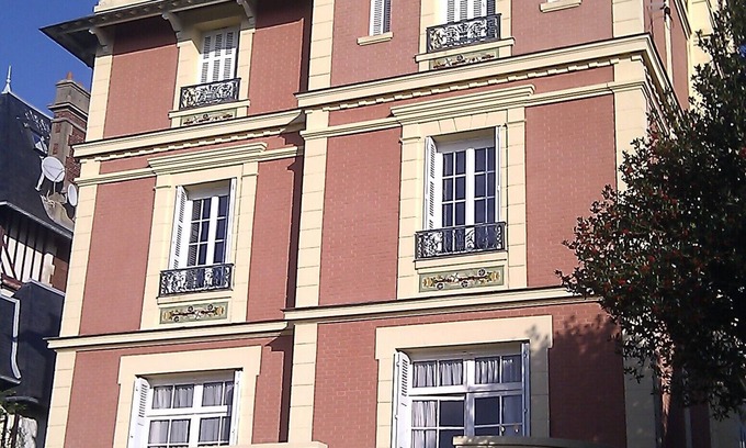 Trouville-sur-Mer Apartment | Beautiful Villa with Breathtaking Sea Views for Families