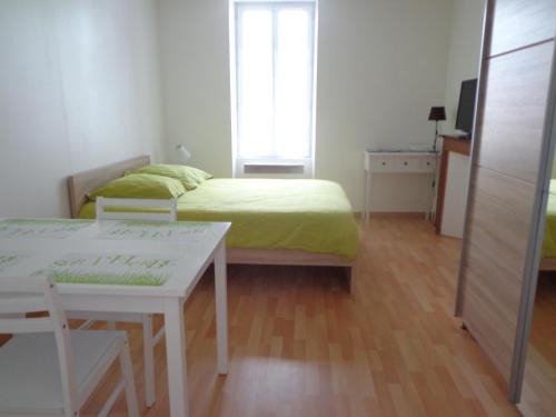 Gueret Apartment | Cozy Appartement d'Hôtes with Pool & Great Guest Reviews