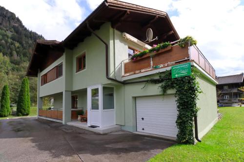 Sankt Johann Im Walde Apartment | Oceanfront Appartement Dallavia: Pet-Friendly Retreat