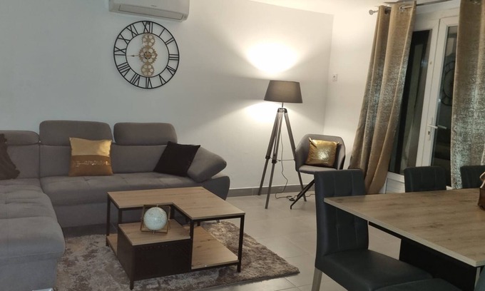 Orange Apartment | Pet-Friendly Appartement Dans un Pavillon - Rated 10/10