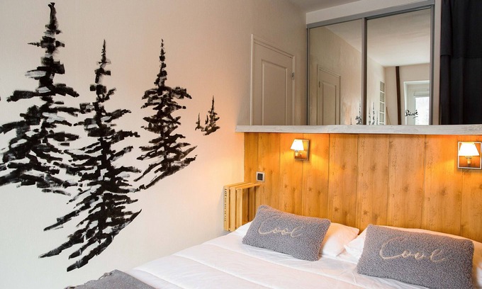 Mont-Dore Apartment | Artistic Apartment with Sauna and Spa Amenities